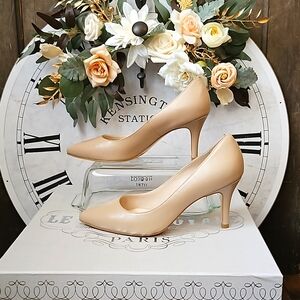 NWOB - Cole Haan Grand OS Signature Nude/Beige Pumps - Sz 8B